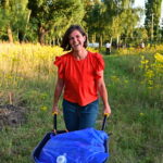 Boskruit-Vrijwilliger Marijke in het voedselbos